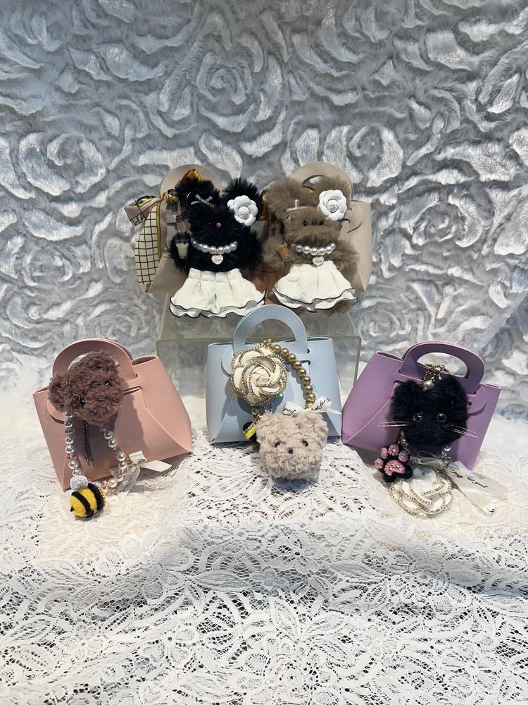 一番人気物 クマさん 猫ちゃんのモールアクセサリー｜ ヨコハマハンドメイド 財布・ケース・小物入れ
