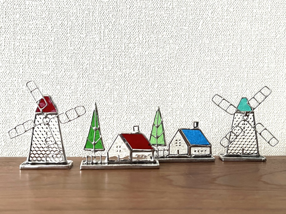 ステンドグラス　ハンドメイド　もこ ステンドグラス製作の合間…久しぶりにモザイク😊 1つはアンバー